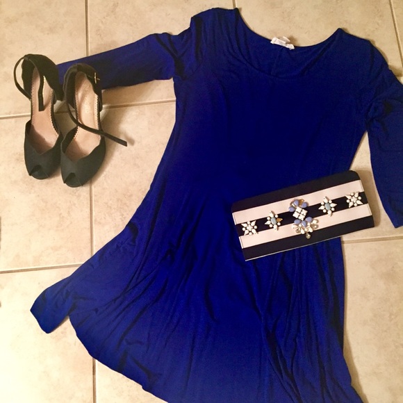 🌻3 FOR 10🌻 • Flowy bottom Forever 21 shift dress - Picture 1 of 3